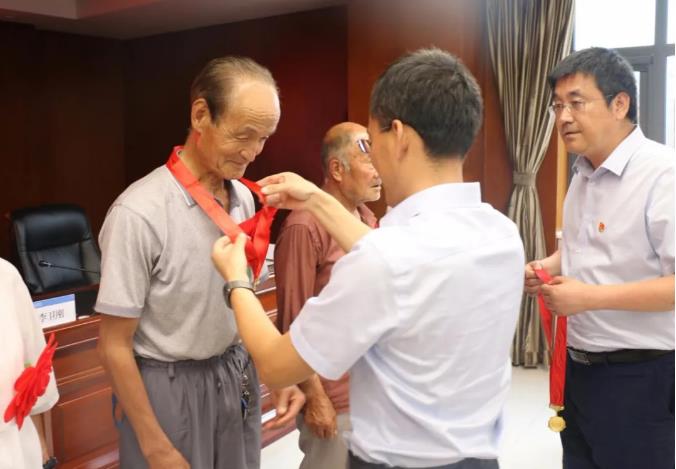 泓源公司召開(kāi)“兩優(yōu)一先”表彰大會(huì)(圖2) 泓源公司召開(kāi)“兩優(yōu)一先”表彰大會(huì)(圖2)