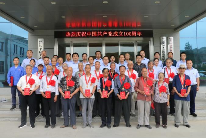 泓源公司召開(kāi)“兩優(yōu)一先”表彰大會(huì)(圖8) 泓源公司召開(kāi)“兩優(yōu)一先”表彰大會(huì)(圖8)