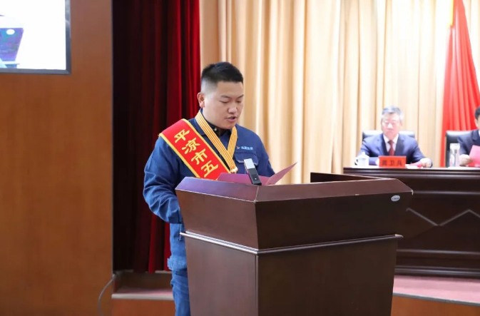 喜報！市產(chǎn)投集團員工楊李榮獲2022年平?jīng)鍪形逡粍趧?dòng)獎?wù)?圖2)